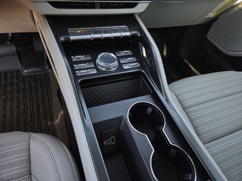 New 2026 Lincoln Nautilus Reserve image 9