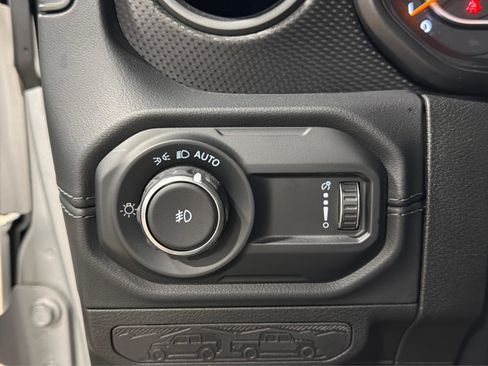 Used 2024 Jeep Wrangler Rubicon w/ Technology Group AWD/4WD image 20