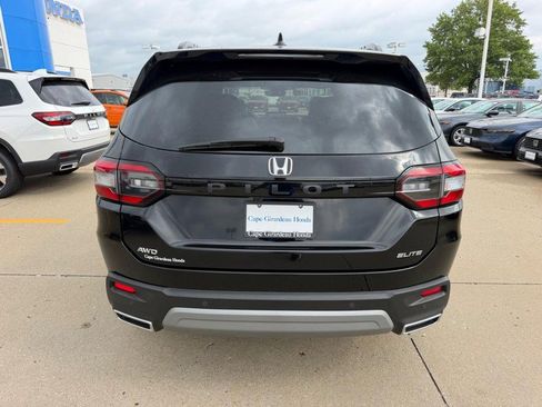 Used 2024 Honda Pilot Elite image 3