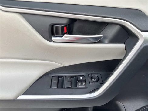 Used 2020 Toyota RAV4 XLE image 20