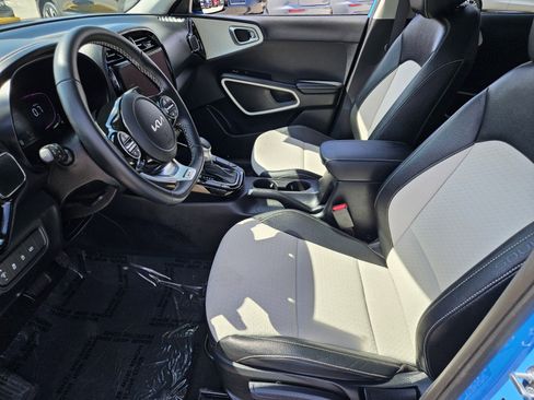 Used 2024 Kia Soul GT-Line FWD image 7
