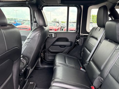 Used 2023 Jeep Wrangler Unlimited Sahara AWD/4WD image 13