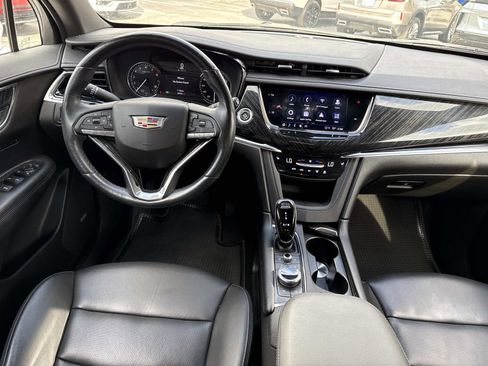 Certified 2022 Cadillac XT6 Premium Luxury image 18