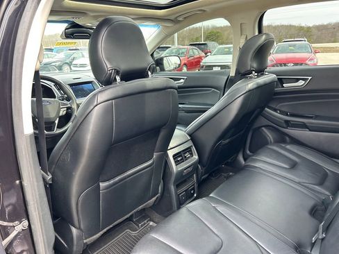 Used 2019 Ford Edge Titanium w/ Equipment Group 301A AWD/4WD image 41