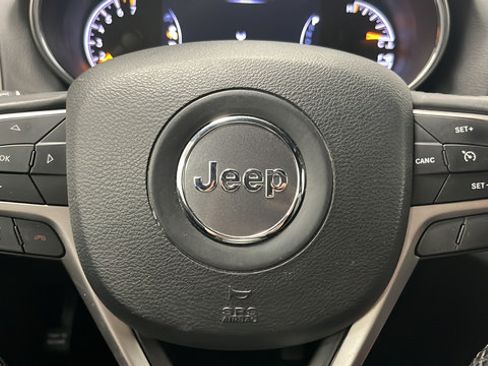Used 2020 Jeep Grand Cherokee Limited w/ Luxury Group II AWD/4WD image 16