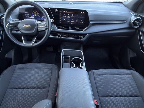 Used 2025 Chevrolet Equinox LT image 9