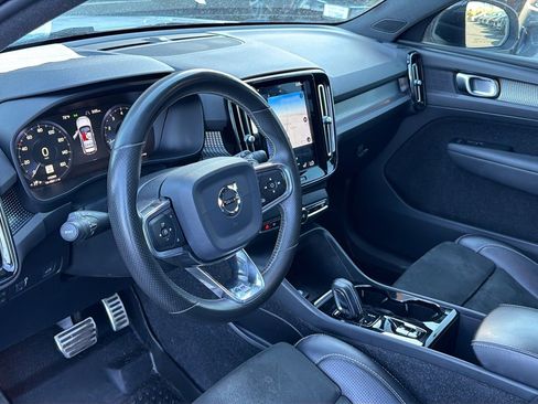 Used 2020 Volvo XC40 T5 R-Design image 12