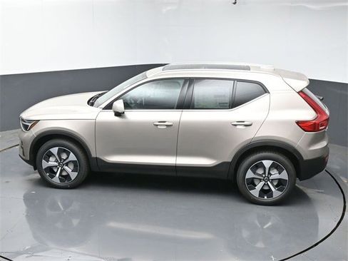 New 2024 Volvo XC40 B5 Plus w/ Protection Package Premier image 36
