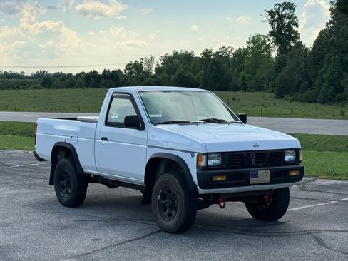 Used 1996 Nissan Pickup XE AWD/4WD image 1