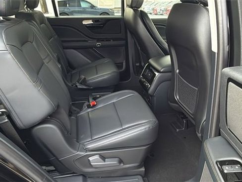 New 2026 Lincoln Aviator Premiere image 9