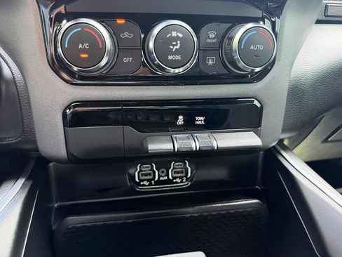 Used 2022 RAM 1500 Big Horn AWD/4WD image 17