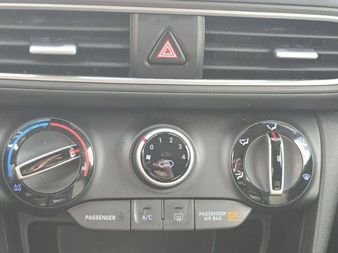 Used 2021 Hyundai Kona SE image 29