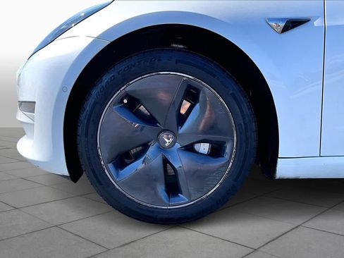 Used 2020 Tesla Model 3 Standard Range Plus image 9