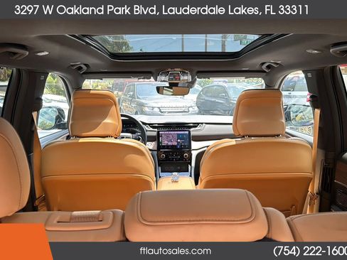 Used 2022 Jeep Grand Cherokee Summit w/ Luxury Tech Group V image 59