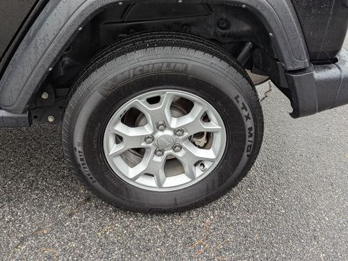 Used 2021 Jeep Wrangler Unlimited Sport image 27