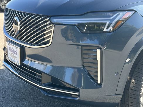 Certified 2025 Volvo XC90 B6 Plus image 6