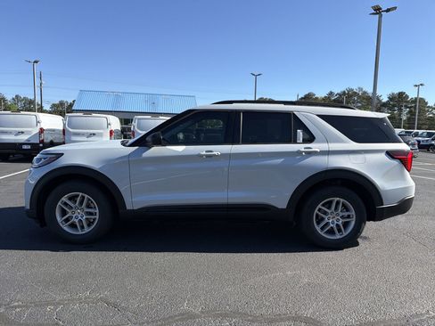 New 2026 Ford Explorer Active RWD image 21