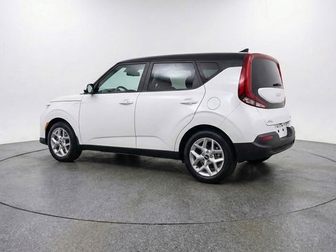 Used 2025 Kia Soul LX w/ LX Technology Package FWD image 6
