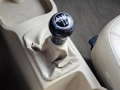 Used 2007 Volkswagen Beetle Convertible w/ Package 2 image 29