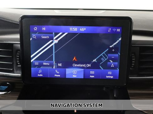 Used 2022 Ford Explorer Limited w/ Equipment Group 301A RWD image 3