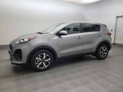 Used 2020 Kia Sportage LX image 2