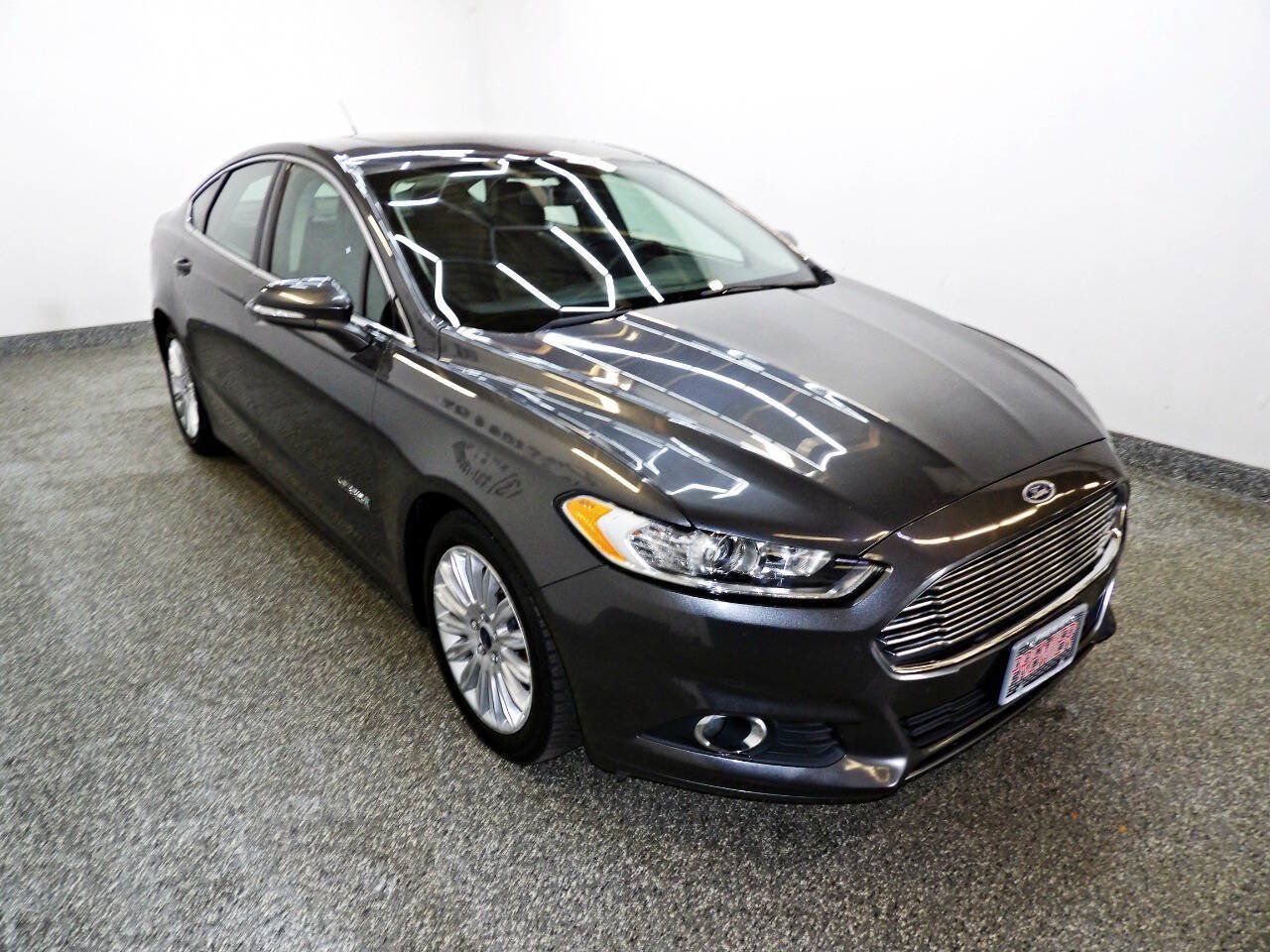 Used 2016 Ford Fusion SE w/ Equipment Group 502A FWD image 3