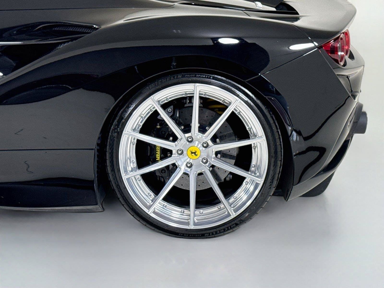 Used 2021 Ferrari F8 Tributo RWD image 39