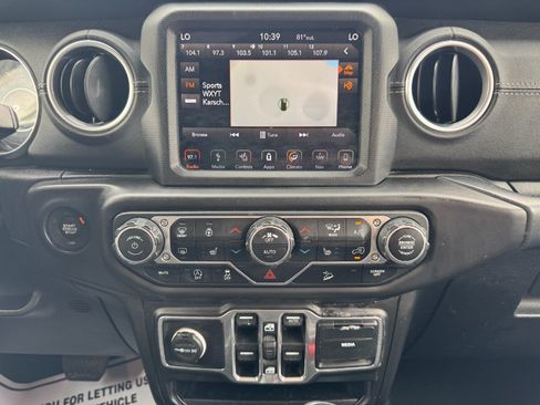 Used 2018 Jeep Wrangler Unlimited Sahara w/ Uconnect 4C Nav & Sound Group AWD/4WD image 22