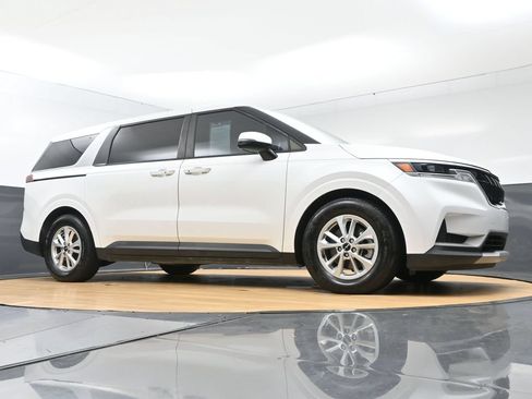 Used 2022 Kia Carnival LX FWD image 47