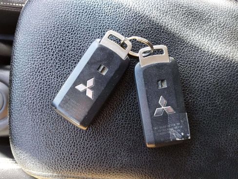 Used 2015 Mitsubishi Outlander SE image 37