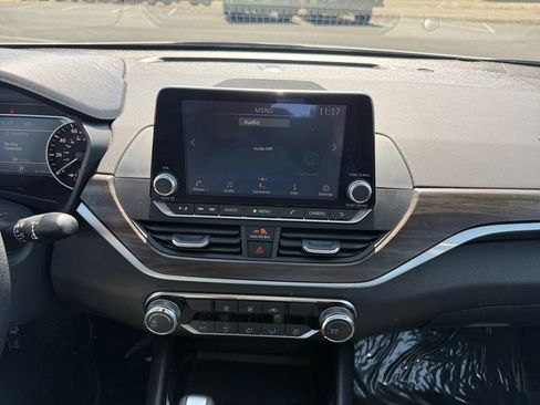 Used 2024 Nissan Altima 2.5 SV image 21