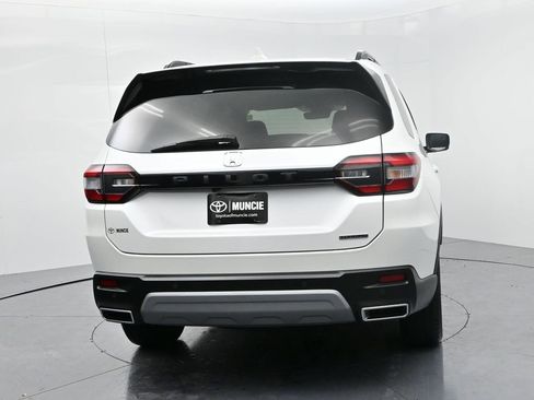 Used 2025 Honda Pilot Touring image 7