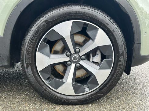 Certified 2025 Volvo XC40 B5 Plus AWD/4WD image 10