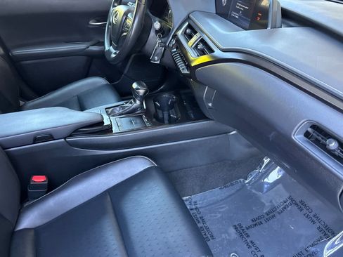 Used 2021 Lexus UX 200 w/ Accessory Package (Z1) FWD image 17