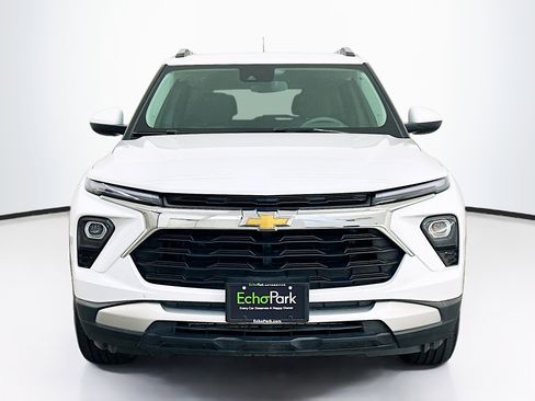 Used 2025 Chevrolet TrailBlazer LT image 2