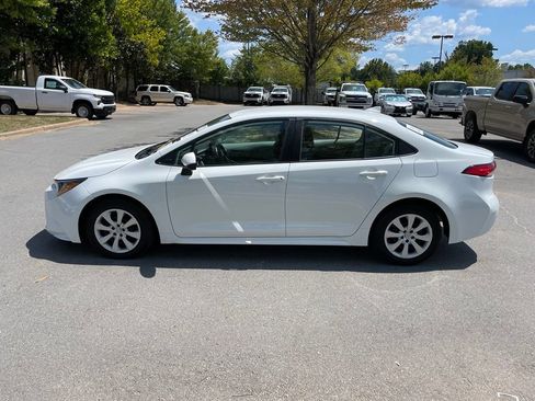 Used 2023 Toyota Corolla LE FWD image 4