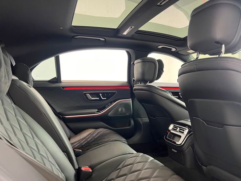 Used 2023 Mercedes-Benz S 500 4MATIC w/ AMG Line image 15
