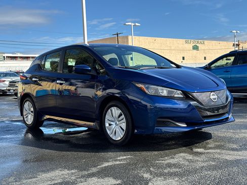 Used 2025 Nissan Leaf S image 4