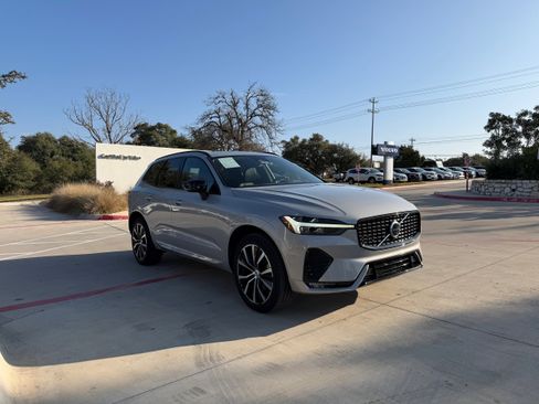 Certified 2023 Volvo XC60 B5 Plus w/ Climate Package image 7