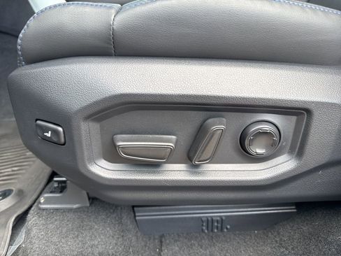 Used 2025 Toyota Tundra Platinum AWD/4WD image 11