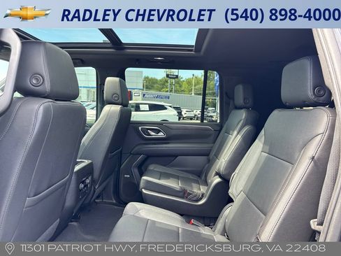 Used 2022 Chevrolet Suburban Z71 w/ Luxury Package AWD/4WD image 12