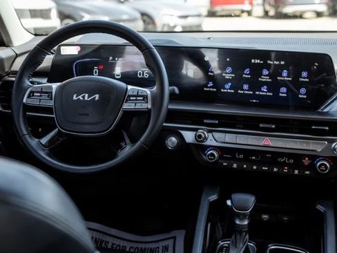 Used 2025 Kia Telluride LX FWD image 13
