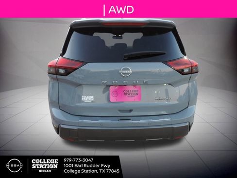 Used 2025 Nissan Rogue SL image 5