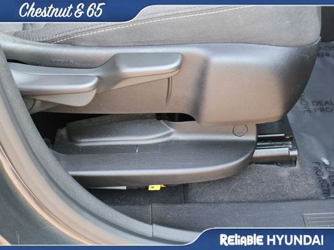 Used 2019 Chevrolet Equinox LT w/ Driver Convenience Package FWD image 10