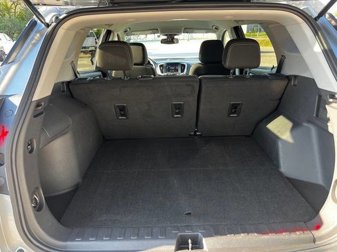 Used 2024 GMC Terrain SLE image 35