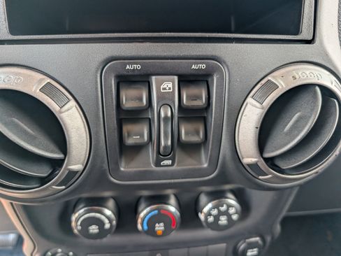 Used 2015 Jeep Wrangler Unlimited Sport w/ Quick Order Package 24S image 24