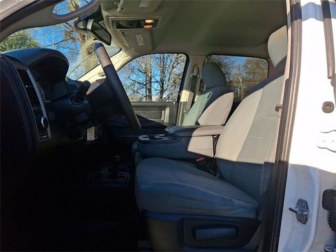 Used 2016 RAM 2500 Tradesman w/ Chrome Appearance Group image 13