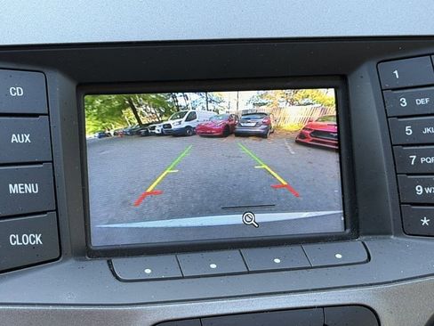 Used 2019 Ford Taurus SE FWD image 28