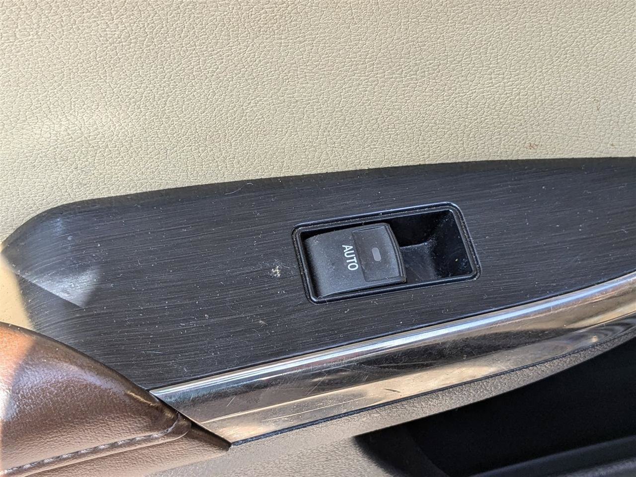 Used 2013 Toyota Avalon XLE Touring FWD image 27