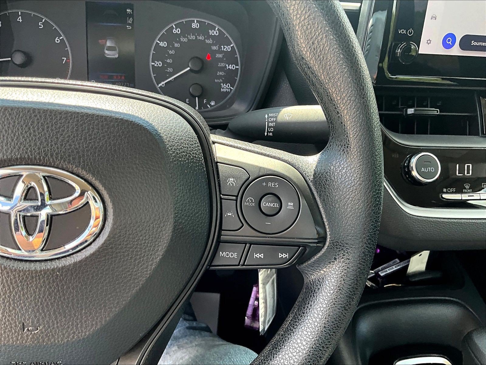 Used 2025 Toyota Corolla LE FWD image 12